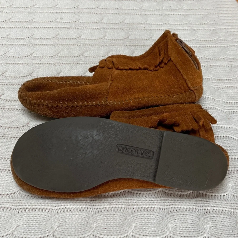 Minnetonka Kids sz 2 suede leather Brown Moccasin ankle Boots fringe rubber sole